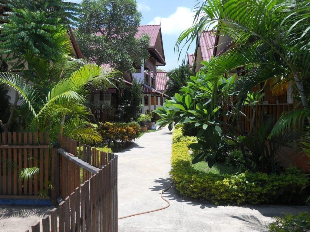 4T pensión Sukhothai Exterior foto